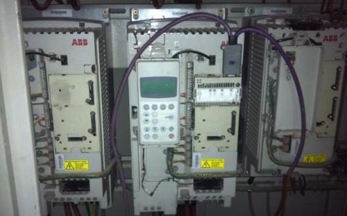 ABB变频器上电无显示故障的维修经验
